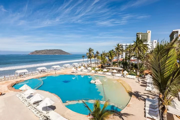 Costa de Oro Beach Hotel