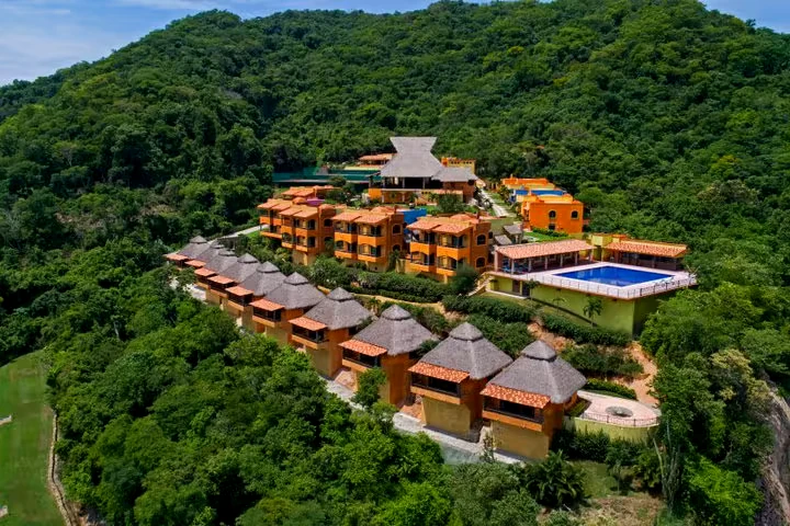 El Corazón Resort